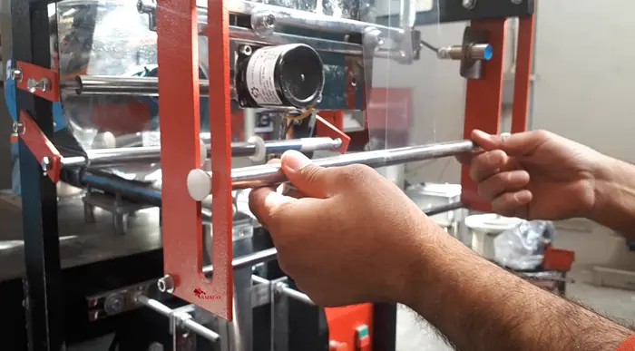 روش کار با دستگاه بسته بندی تکنفره ساشه - تصویر 5 روش کار با دستگاه بسته بندی تکنفره ساشه 5